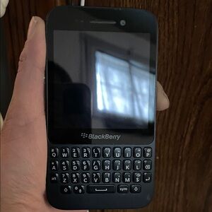 Black berry Q5